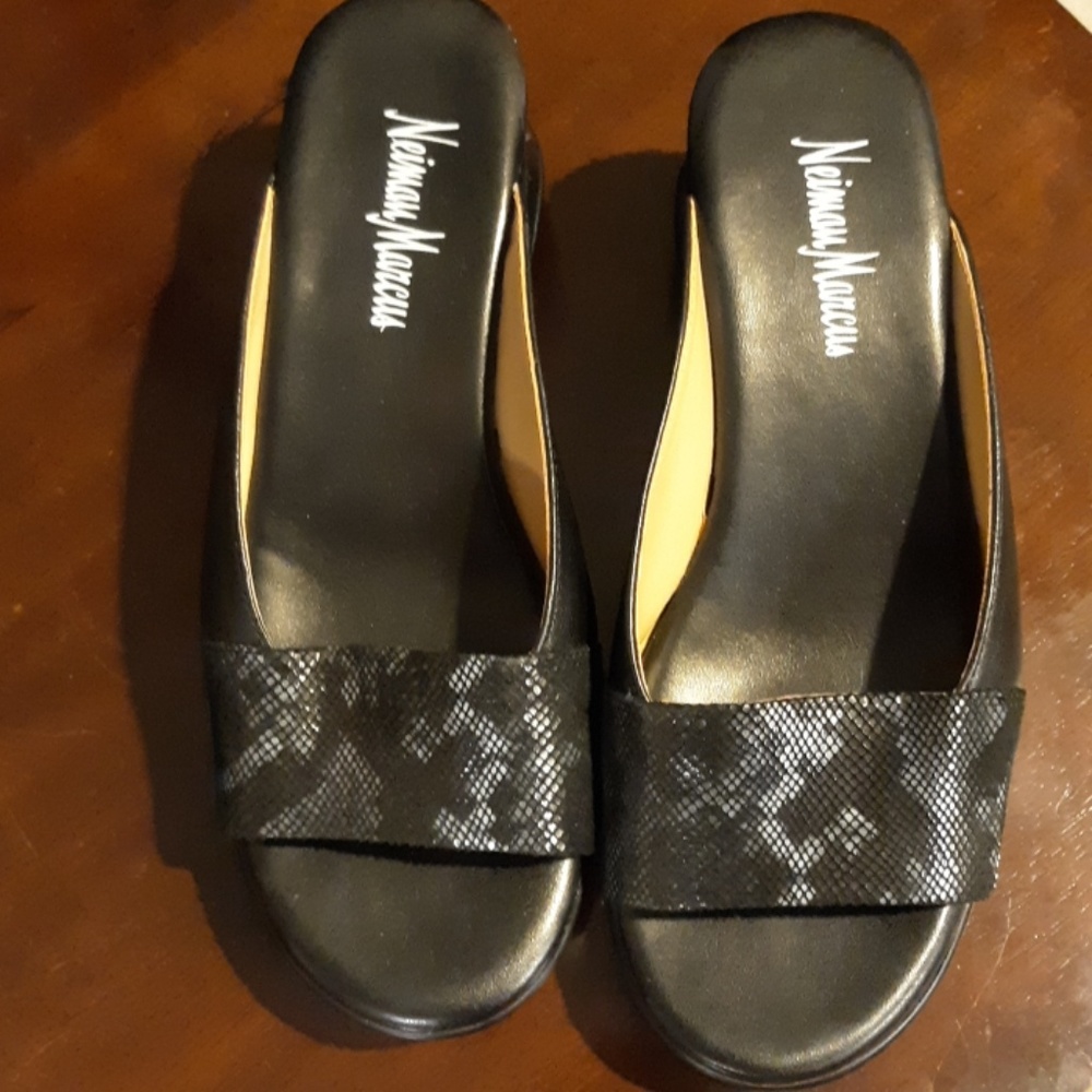 #79.Neiman Marcus wedges. Size: 6